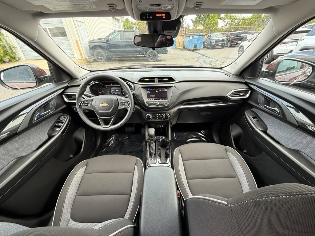 Used 2023 Chevrolet TrailBlazer LT FWD image 22