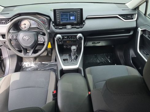 Used 2022 Toyota RAV4 LE image 9
