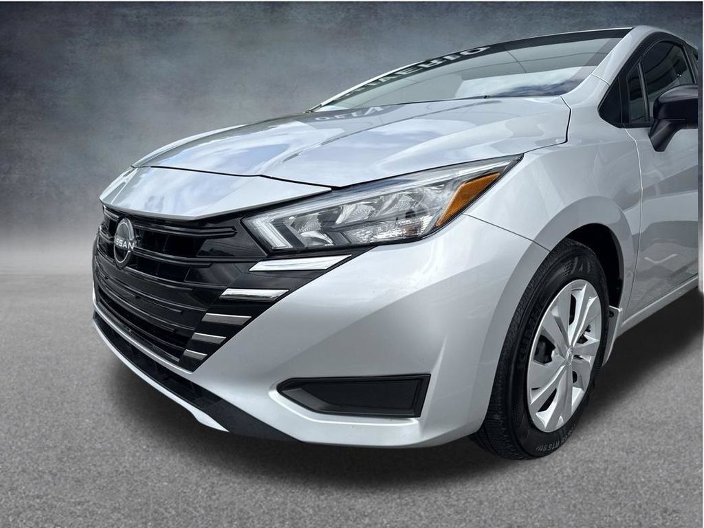Used 2025 Nissan Versa S w/ Trunk Package FWD image 9