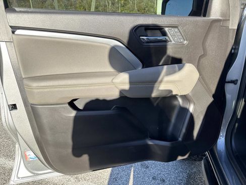 Used 2025 Chevrolet Colorado ZR2 w/ Midnight Edition image 17