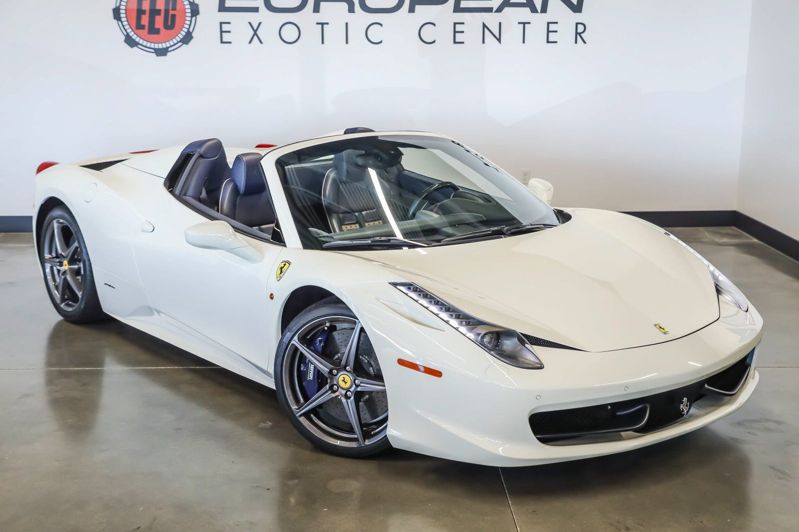 Used 2015 Ferrari 458 Spider RWD image 2
