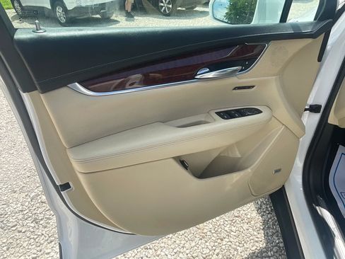Used 2017 Cadillac XT5 Luxury w/ Driver Awareness Package FWD image 25