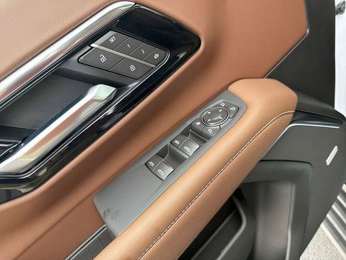 New 2026 Chevrolet Suburban High Country image 13