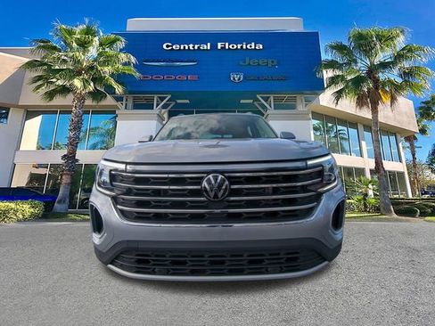 Used 2024 Volkswagen Atlas SE image 3