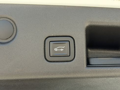 Used 2018 Chevrolet Equinox LT FWD image 13