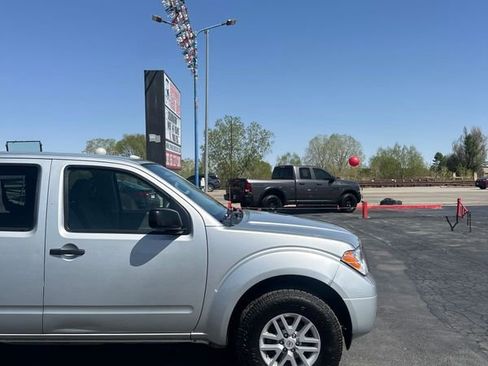 Used 2016 Nissan Frontier SV image 4