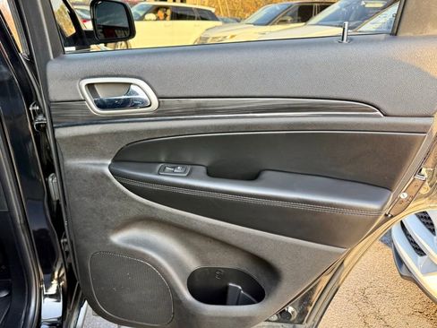 Used 2019 Jeep Grand Cherokee Limited image 25