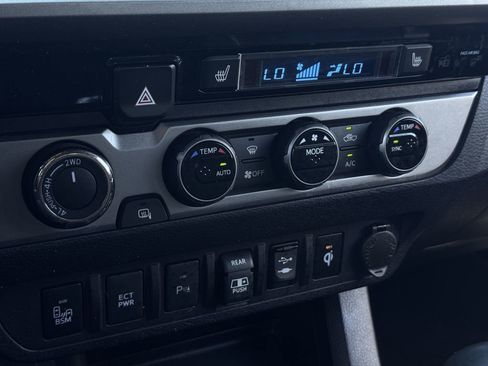 Used 2018 Toyota Tacoma Limited image 22