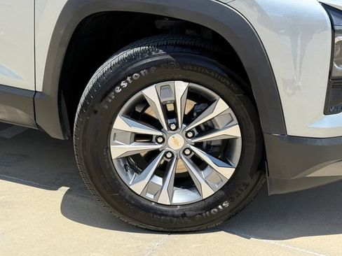 Used 2025 Chevrolet Equinox LT FWD image 2