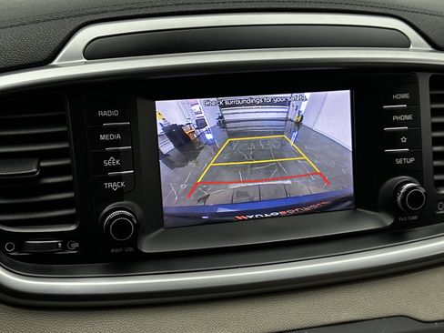 Used 2019 Kia Sorento LX image 19