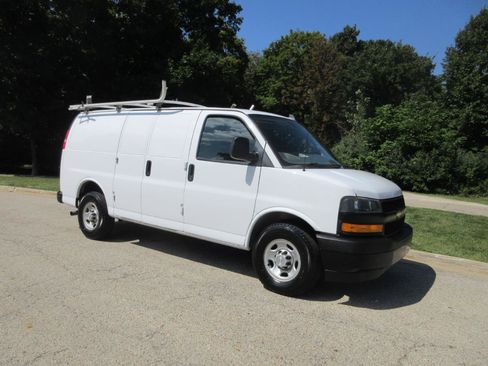 Used 2019 Chevrolet Express 2500 w/ Driver Convenience Package RWD image 2