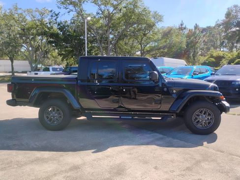 Certified 2024 Jeep Gladiator Sport image 5