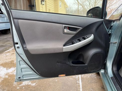 Used 2013 Toyota Prius Plug-In Hybrid image 17