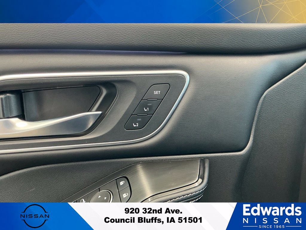 Used 2025 Nissan Rogue Platinum w/ Tech Package AWD/4WD image 23