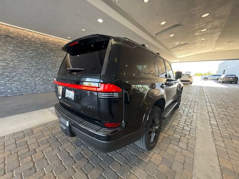 Used 2024 Lexus GX 550 w/ Cold Area Package AWD/4WD image 2