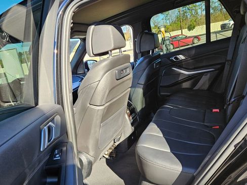 Used 2022 BMW X5 M50i image 7