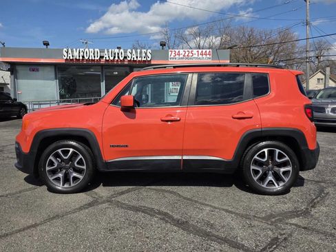 Used 2015 Jeep Renegade Latitude w/ Popular Equipment Group FWD image 3
