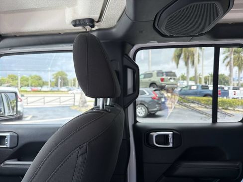 Used 2020 Jeep Wrangler Unlimited Sahara w/ Safety Group AWD/4WD image 12
