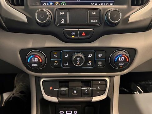 Used 2022 GMC Terrain SLE w/ Driver Convenience Package image 24