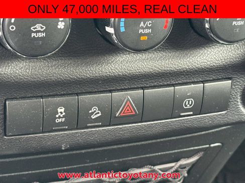 Used 2017 Jeep Wrangler Unlimited Sahara w/ Dual Top Group AWD/4WD image 27