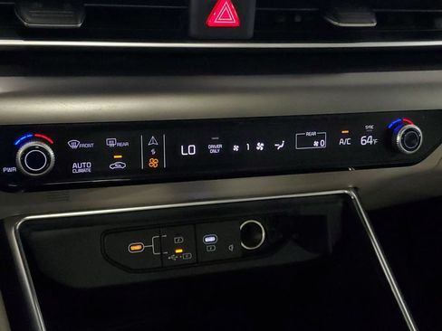 Used 2025 Kia Carnival SX w/ SX Dark Edition Package FWD image 22