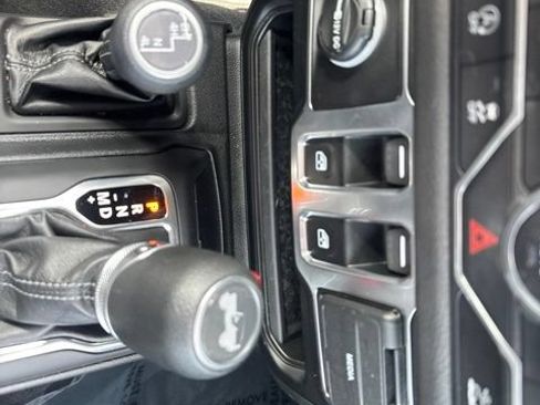 Used 2025 Jeep Wrangler Sport AWD/4WD image 12