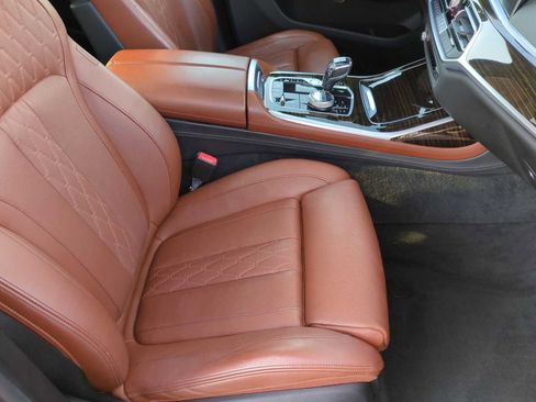 Used 2020 BMW X7 M50i w/ Dynamic Handling Package image 24