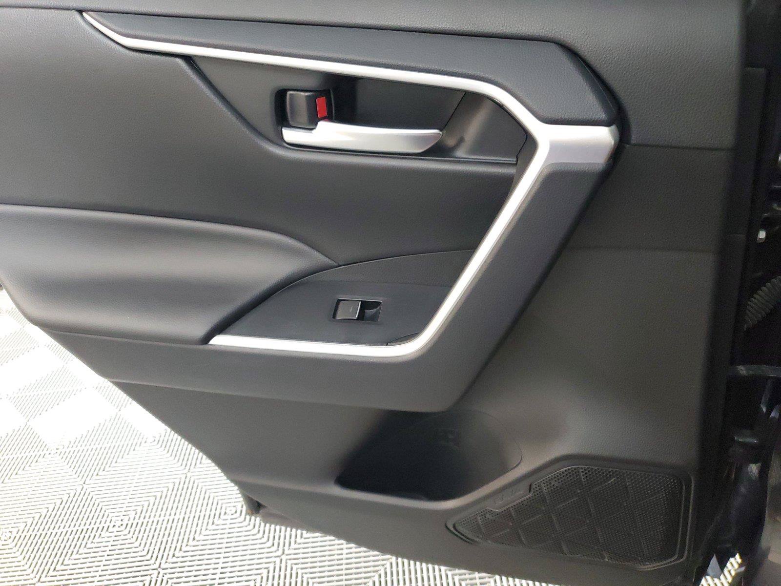 Used 2025 Toyota RAV4 XLE FWD image 14