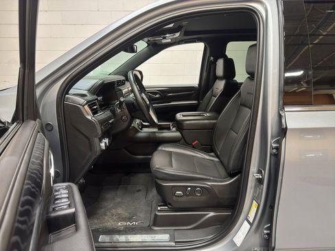 Used 2024 GMC Yukon XL Denali AWD/4WD image 18