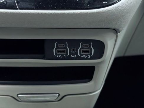 Used 2024 Chrysler Pacifica Touring-L FWD image 38