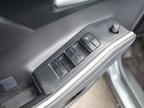 Used 2023 Toyota Highlander XLE FWD image 13