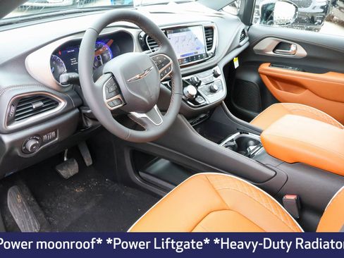 New 2026 Chrysler Pacifica Pinnacle w/ Trailer Tow Group FWD image 4
