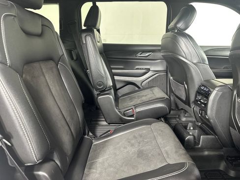 Used 2023 Jeep Grand Cherokee L Laredo AWD/4WD image 32