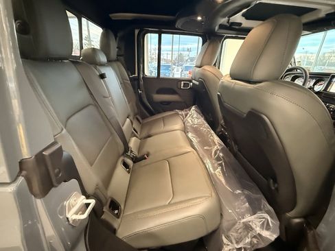 New 2026 Jeep Gladiator Mojave image 13