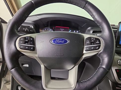 Used 2022 Ford Explorer XLT w/ Equipment Group 202A AWD/4WD image 23