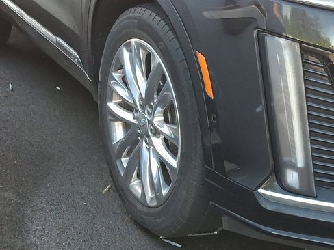 Used 2023 Cadillac XT6 Premium Luxury w/ Technology Package AWD/4WD image 6