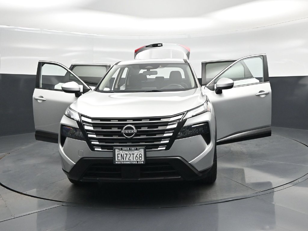 Used 2024 Nissan Rogue SV AWD/4WD image 30