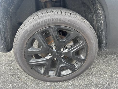 Used 2016 Jeep Renegade Latitude AWD/4WD image 25