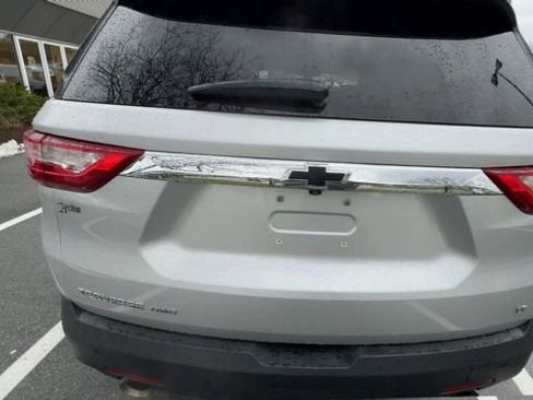 Used 2020 Chevrolet Traverse LT w/ LPO, Black Accent Package image 3