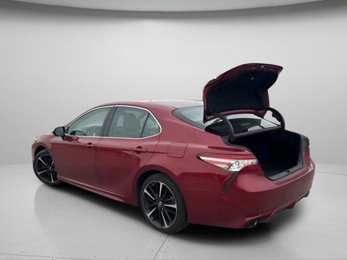 Used 2018 Toyota Camry XSE image 11