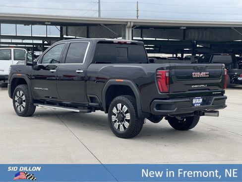 New 2025 GMC Sierra 2500 Denali w/ Denali Reserve Package image 18