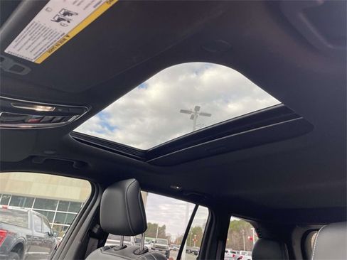 Used 2023 Jeep Grand Cherokee Altitude image 18