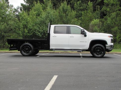 Used 2024 Chevrolet Silverado 2500 LT w/ Convenience Package AWD/4WD image 4
