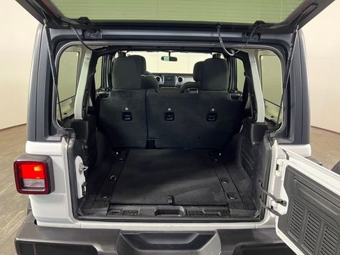 Used 2021 Jeep Wrangler Unlimited Sahara image 8