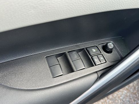 Used 2026 Toyota Corolla Cross LE image 20