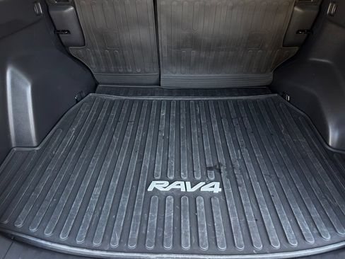 Used 2022 Toyota Prius Prime LE FWD image 18