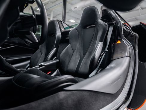 Used 2019 McLaren 720S Performance RWD image 12