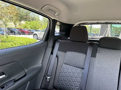 Used 2025 Nissan Kicks SV FWD image 17