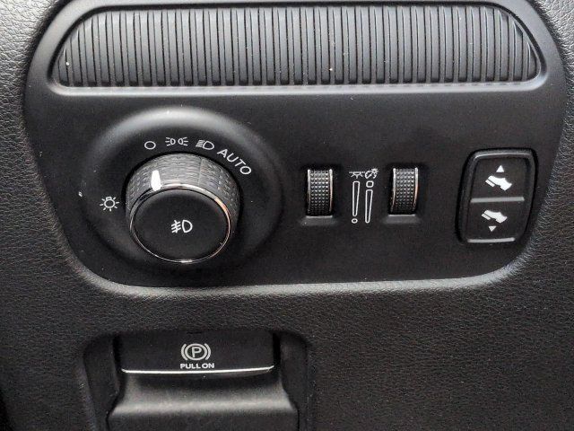 Certified 2024 Jeep Wagoneer Series II w/ Flexible Seating Group RWD image 30