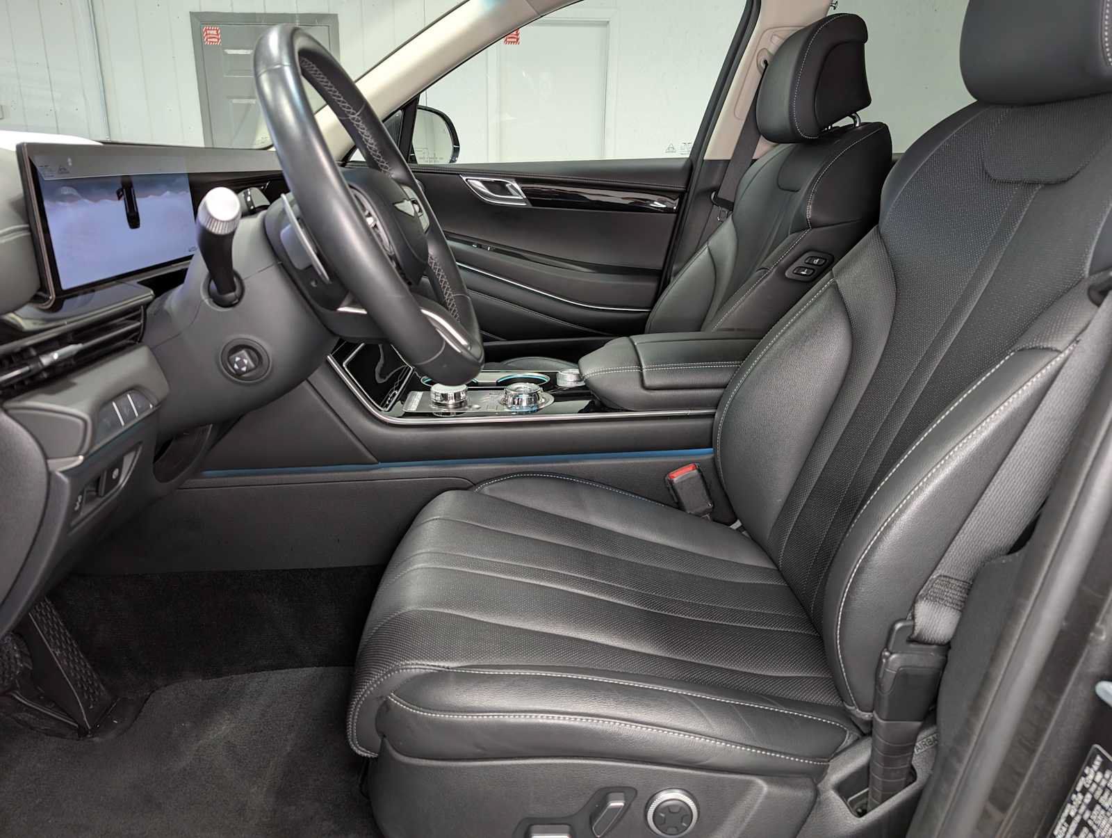 Used 2025 Genesis GV80 2.5T Standard AWD/4WD image 4